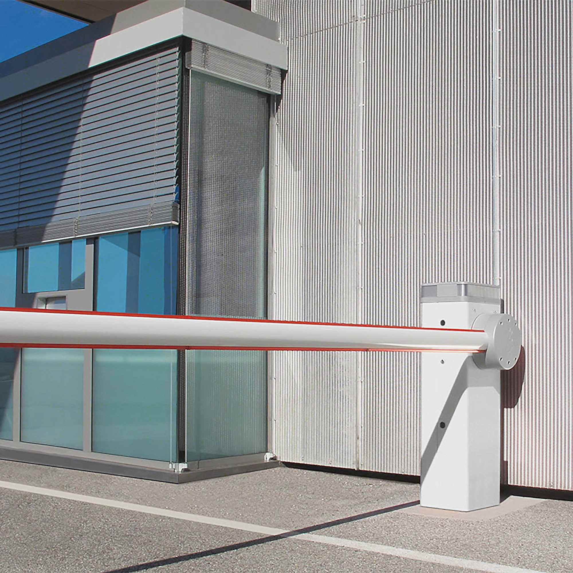 Kol Bariyerleri sistemleri tipik olarak nerelerde kullanılır?