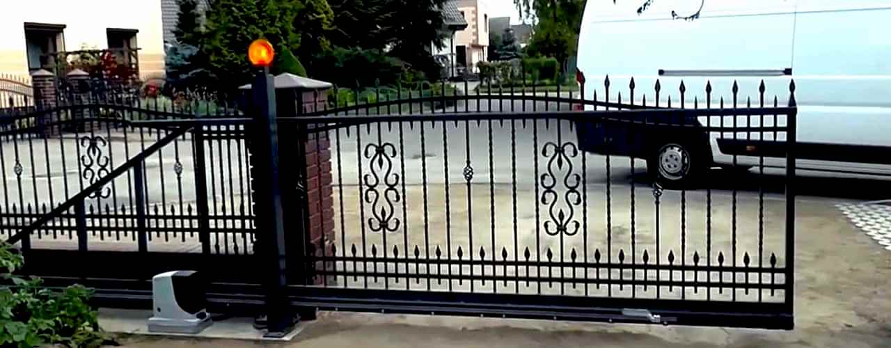 Yana Kayar Bahçe Kapısı